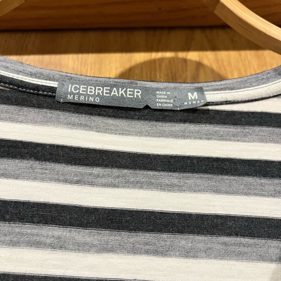 Medium women’s icebreaker long sleeve shirt - Picture 2 of 3